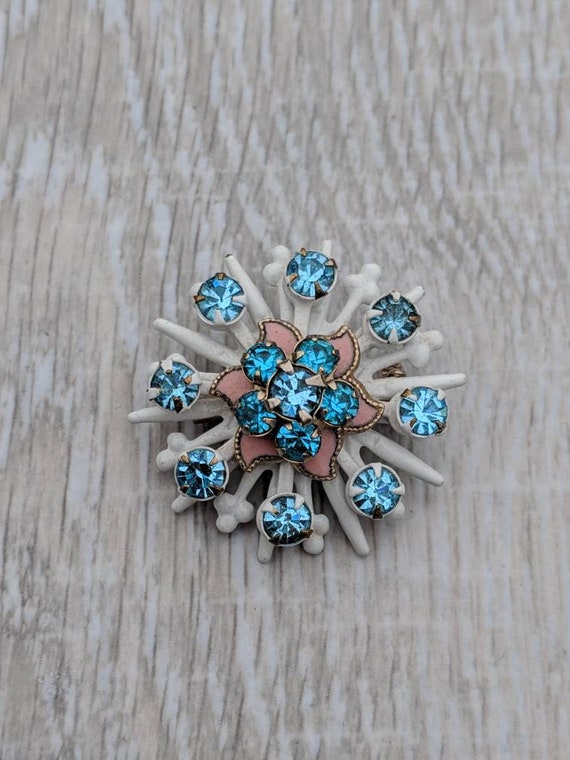 Weiße Emaille gefrorene Schneeflocke Brosche Pin Weiße Emaille gefrorene Schneeflocke Brosche Pin