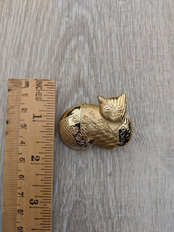 AJC Satin and Glossy Finish Gold Tone Metal Line of Crazy Quilt Patchwork Cats Brooch