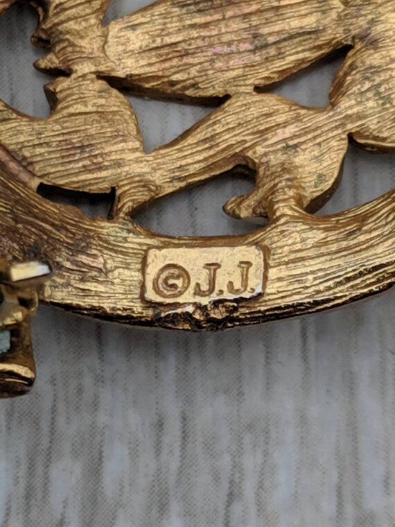 JJ White Enamel Openwork Shell Turtle Brooch - image 5