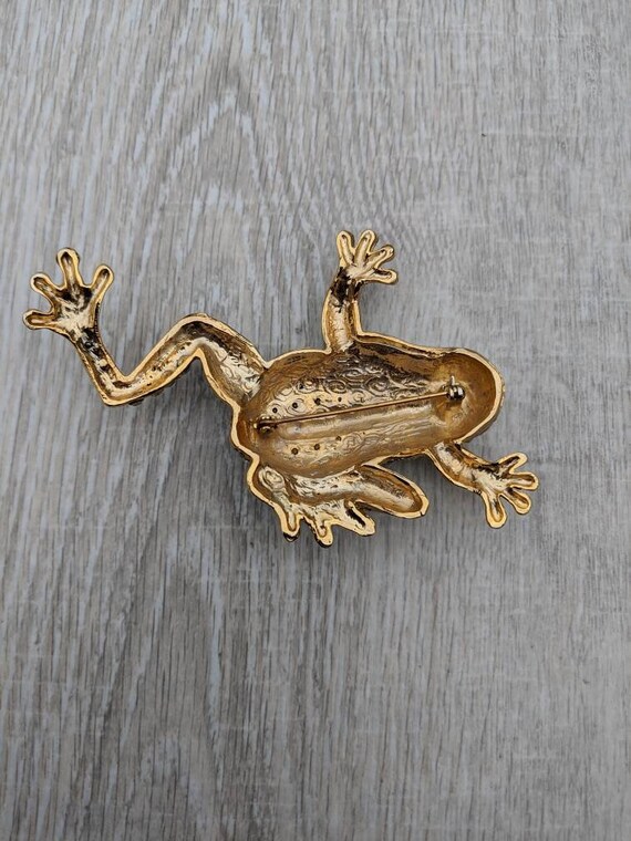 Pearly Peach Frog Brooch with Rhinestone Eyes