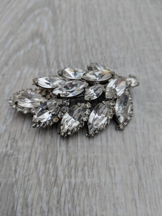 Dazzling Three Dimensional Rhinestone Leaf Brooch - image 8