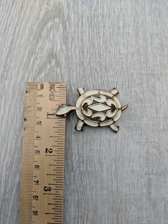 JJ White Enamel Openwork Shell Turtle Brooch - image 3