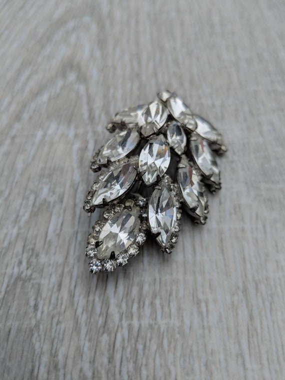 Dazzling Three Dimensional Rhinestone Leaf Brooch - image 7