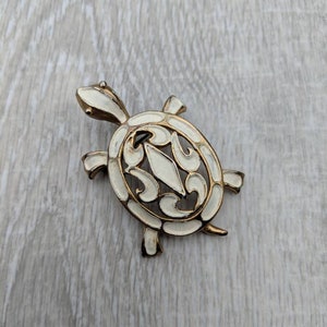 JJ White Enamel Openwork Shell Turtle Brooch