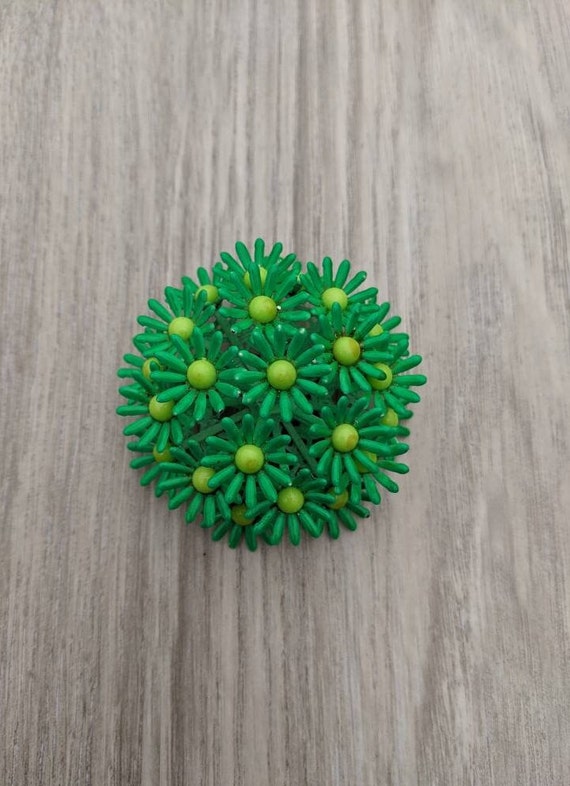 Lime Green and Chartreuse Enamel and Metal Daisy D