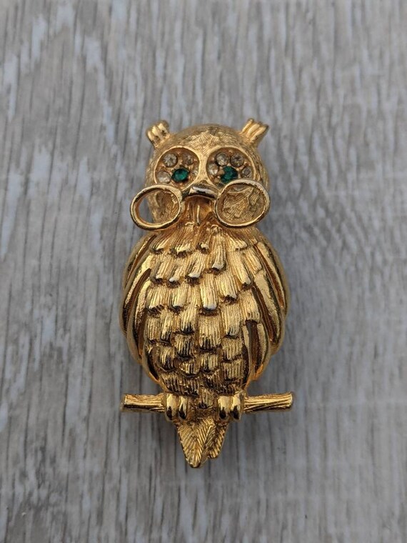 Glasses brooch best sale
