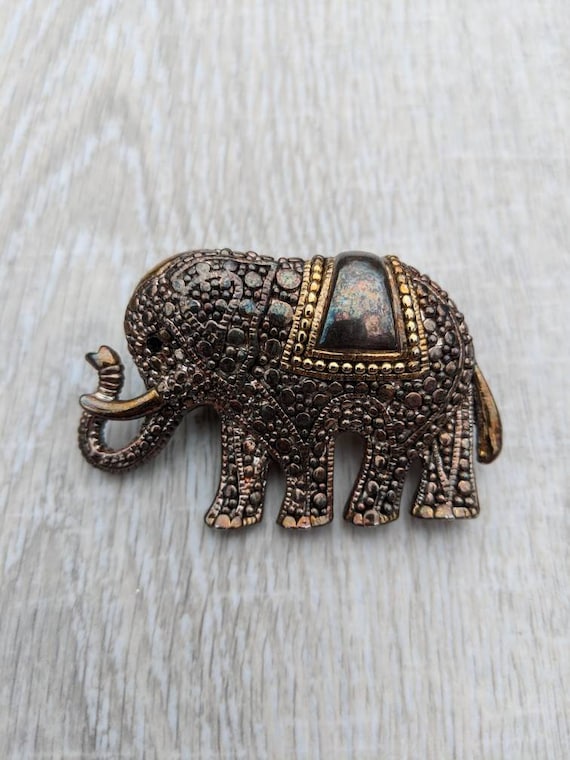 . good luck Silver tone metal elephant brooch with trunk up