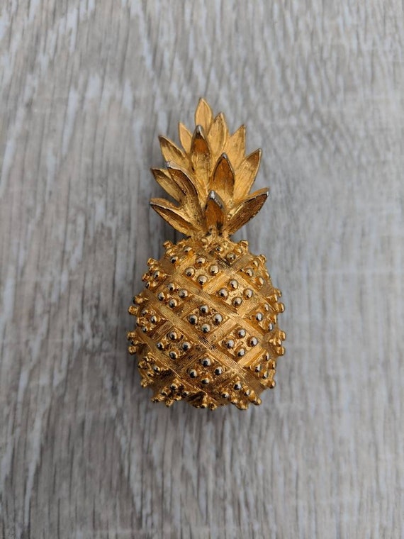 DolcemareFinds Unique Vintage Style Pineapple Brooch & Pendant