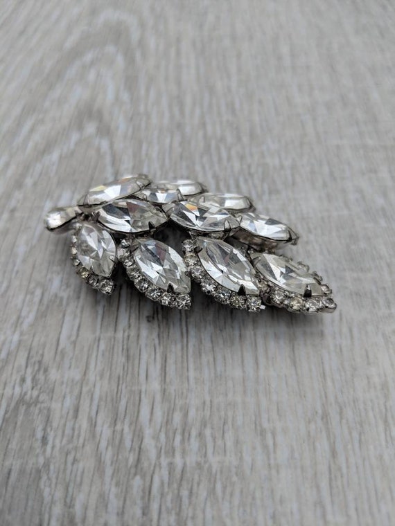 Dazzling Three Dimensional Rhinestone Leaf Brooch - image 6