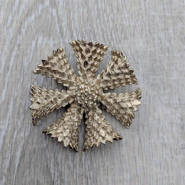 Champagne Colored Gold Tone Ruffled Dragon Scale Radiating Sunburst or Abstract Flower Brooch