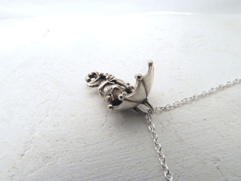 Frog pendant with umbrella open