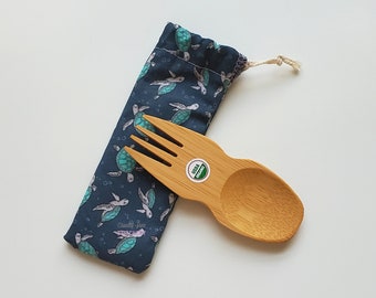 Spork reutilizable con bolsa con estampado de tortuga - Tamaño de viaje, bambú orgánico