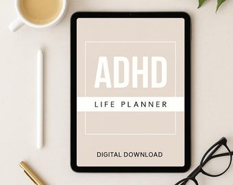 Puede incluir: Una tableta digital que muestra un "ADHD Life Planner" con las palabras "Descarga digital". La tableta está rodeada por una taza de café, un lápiz óptico blanco, un bolígrafo dorado, gafas negras y flores blancas.