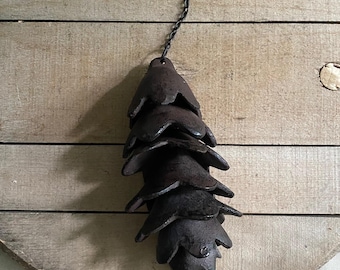 Carillón de viento vintage de hierro fundido con forma de piña de 7"