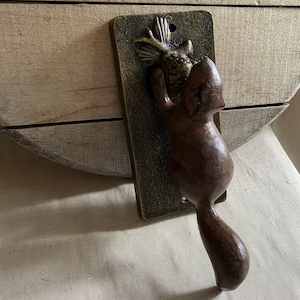 Aldaba de puerta con forma de ardilla de Craftsman