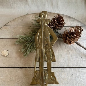Colonial Brass Wall Hanger