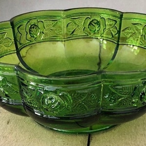 Jeanette Scalloped Rose Schale