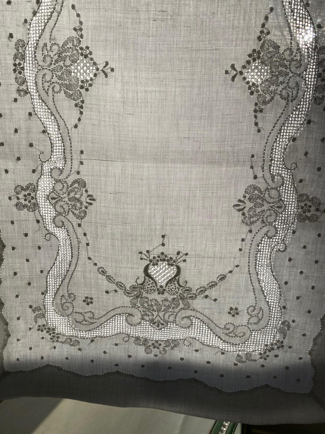 マデイラ￼刺繍、テーブルセンター 16インチ x 36インチ マデイラ手刺繍テーブルランナー - Etsy 日本