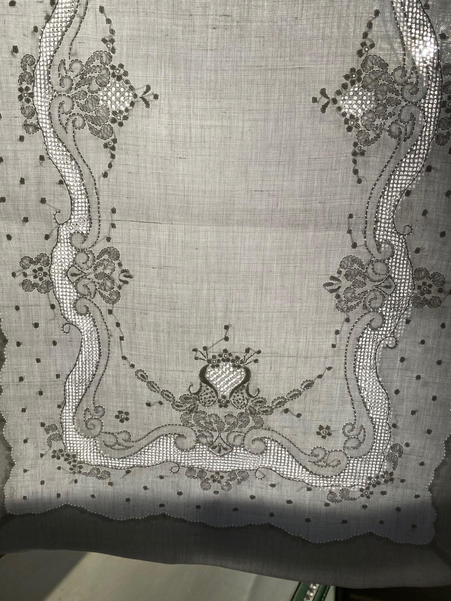 マデイラ￼刺繍、テーブルセンター 英国ビンテージマデイラ刺繍のテーブルリネンセット8人用
