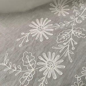68"x 108" Swiss Tambour Lace Tablecloth ~ image 3