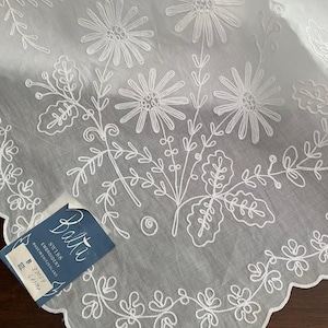 68"x 108" Swiss Tambour Lace Tablecloth ~ image 6