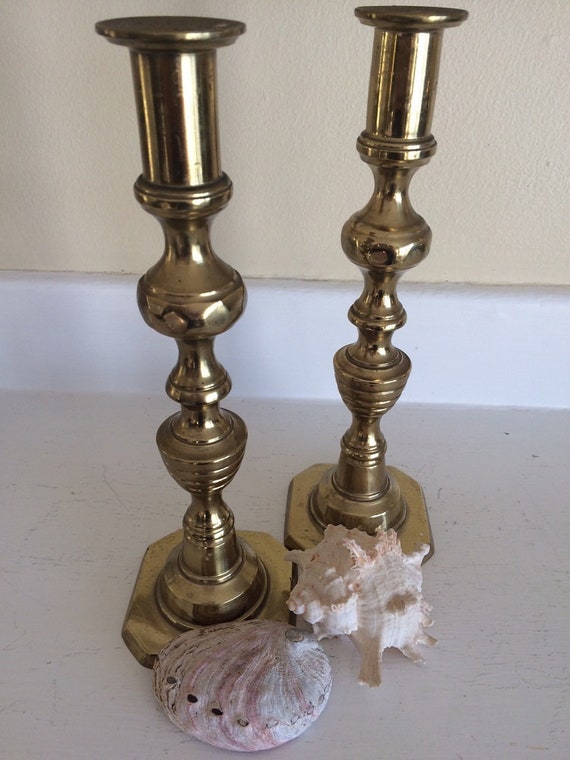 Paire De Bougeoirs En Bronze Massif – Style Anglais Vintage – Déco Occasion