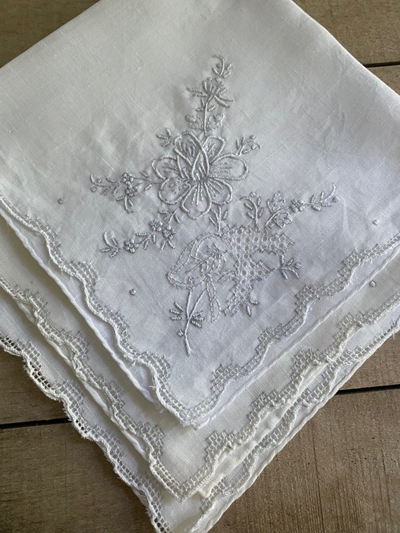 Vintage Linen Embroidered Handkerchiefs ( set of 3