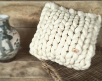 coarse knitted cushion / living cushion / decorative cushion of 100% unpainted natural Merino wool, 40 x 40 cm -By Itte- Chunky knit coarse knitted