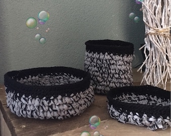 Set of 3 baskets of crochet cotton