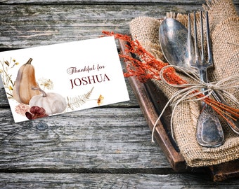 Tarjetas de nombre de Acción de Gracias: Vino y Calabaza / Tarjetas de nombre editables / Plantilla de etiqueta de comida de otoño / Tarjetas de carpa de agradecimiento: editables en CORJL