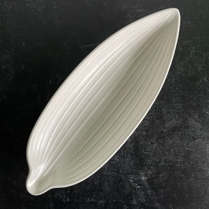 Midcentury Modern Leaf Tray | Modern White Leaf Dish | Leaf Appetizer Serving Tray | C-727 | Modern Molded Tray | Jewelry Dish