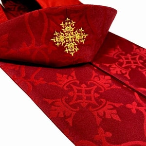 Rote Ely Brokat Stola für Klerus, Schwarz/Gold Brokat Orphrey, Schwarz & Metallic Gold Würfel Borte, 100% Seide Rückseite. Diakon Stolen Verfügbar.
