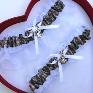 Wedding garter Camouflage Mossy Camo  White Wedding Garter Hunting  Prom Oak Camouflage
