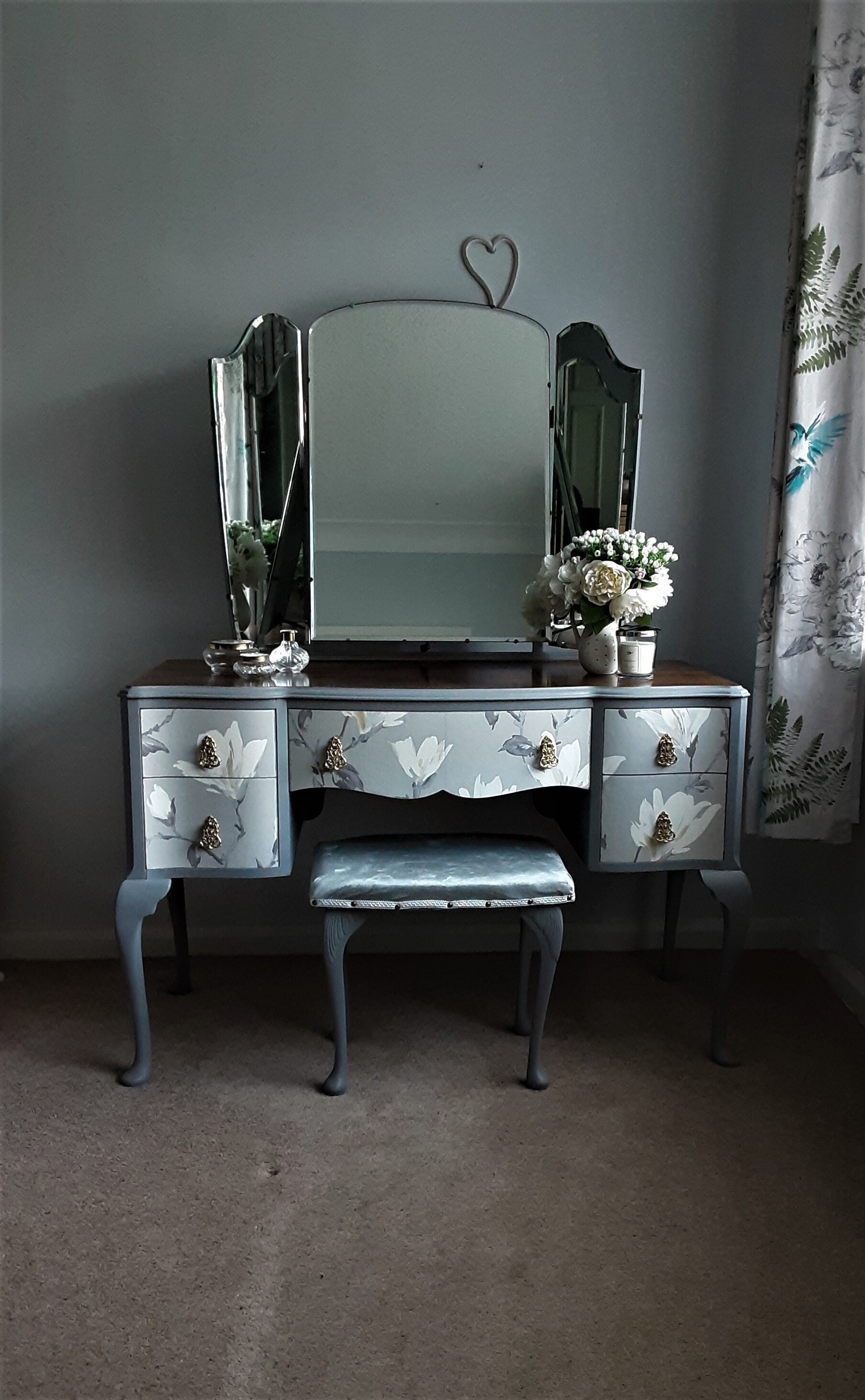 Queen anne dressing table discount