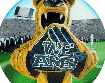Impressão circular Fisheye Nittany Lion "We Are" da Penn State – Arte de parede exclusiva da PSU para fãs e ex-alunos – Foto quadrada de design circular