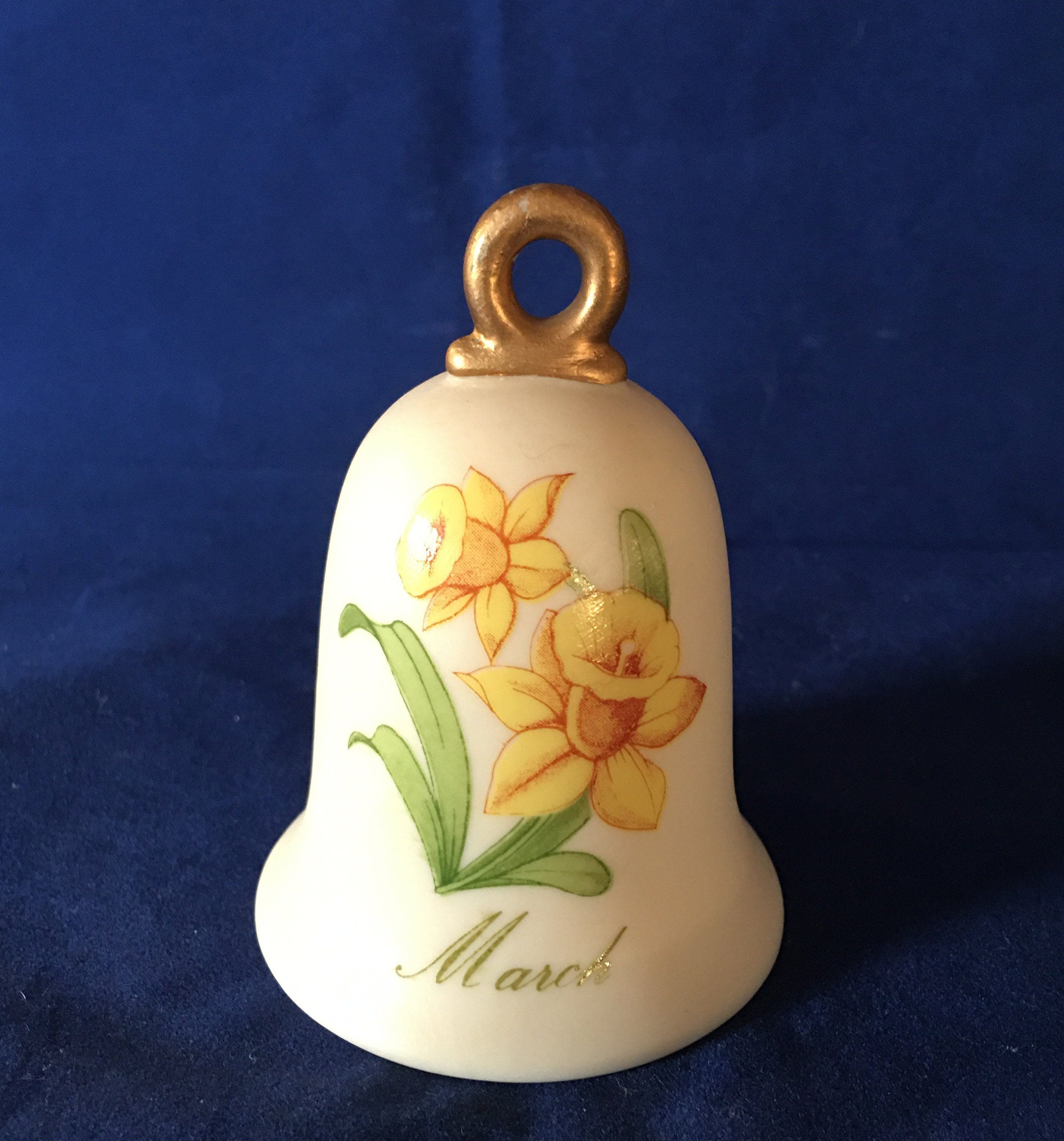 フリージア文花器(彫文黄磁掛分け) 未使用、新品同様 Trade Mark Japan - Etsy