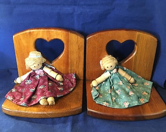 Vintage Hand gefertigte Spool Dolls Buchstützen