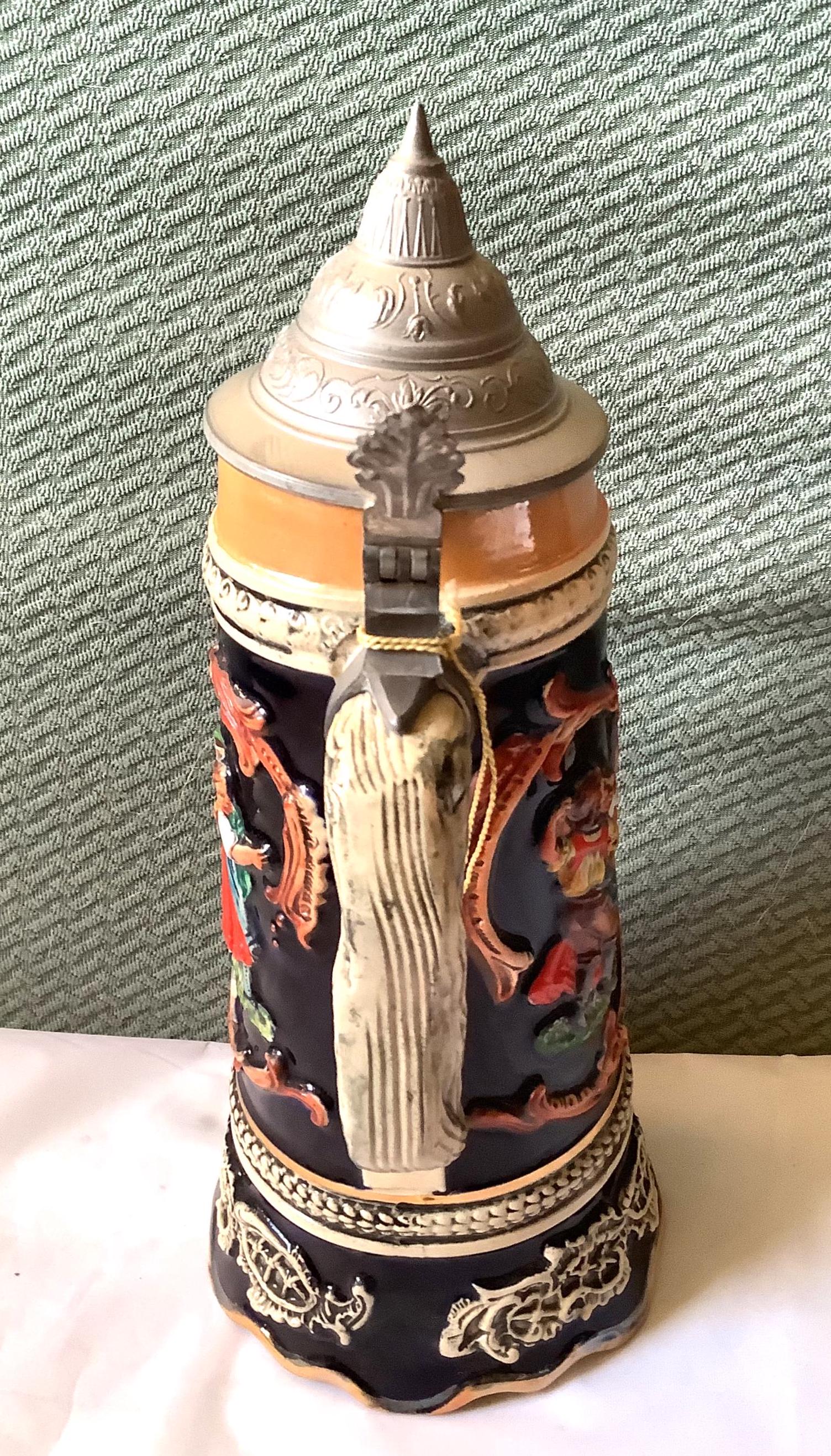 ヴィンテージドイツビールジョッキ：陶器製ピューター蓋付きオルゴール