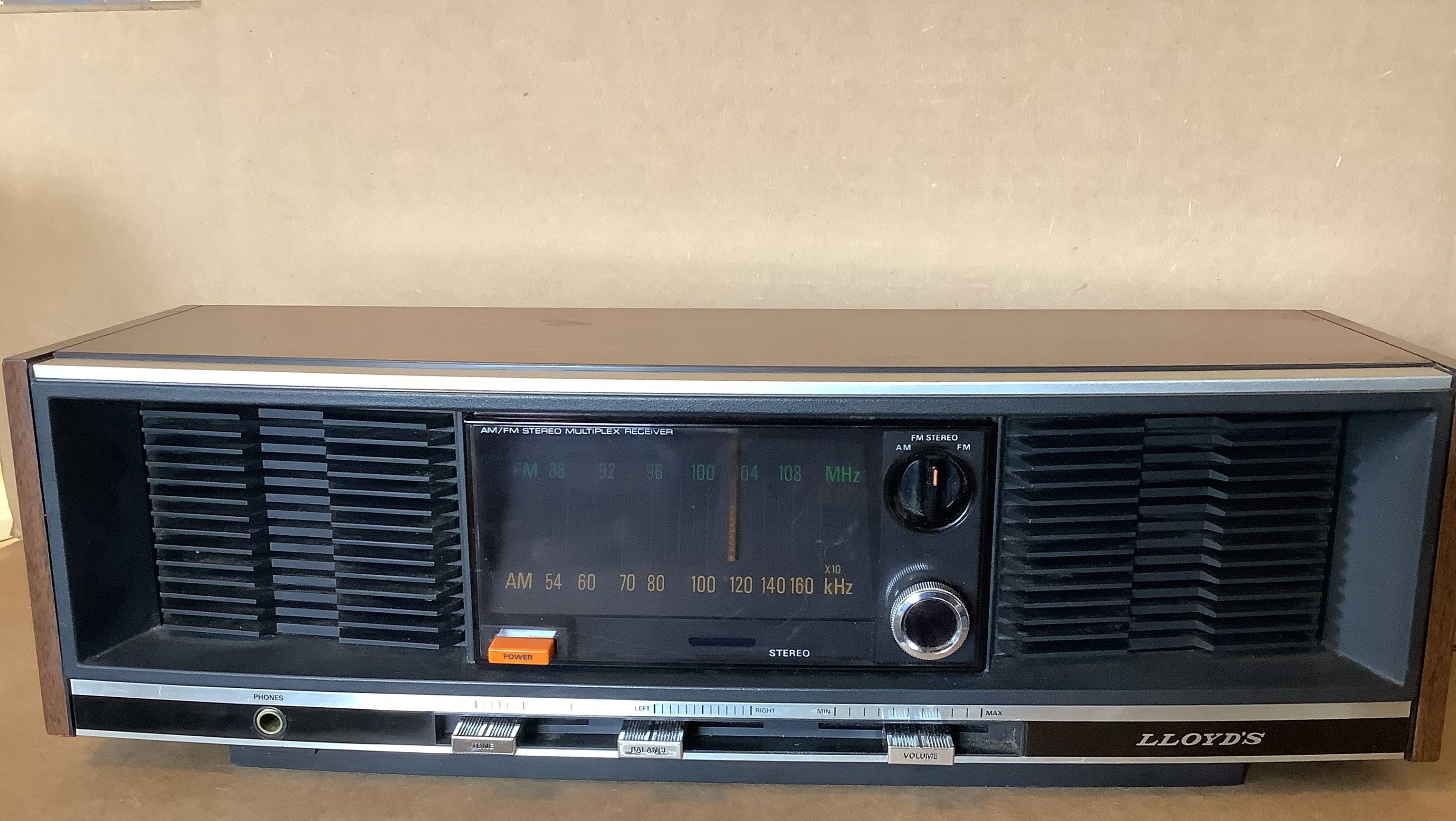 Vintage Lloyd's AM/FM Stereo Multiplex Receiver Model H677G