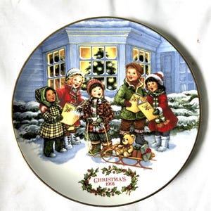 Avon 1991 Christmas Plate &quot; Perfect Harmony&quot; Children Caroling Collectible Plate in Original Box