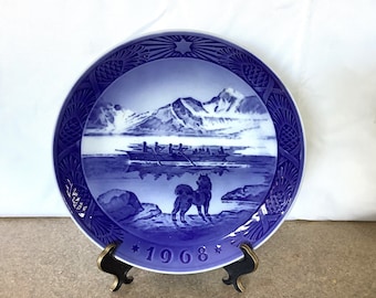 Vintage 1968 Royal Copenhagen The Last Umiak  Annual Christmas Plate   Made in Denmark