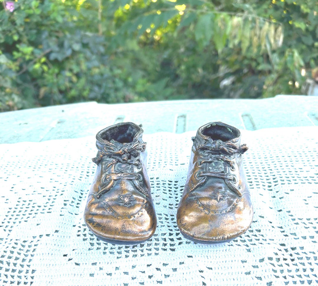 Vintage 1950s Set Of Bronzed Baby Shoes Etsy vintage-1950s-set-of-bronzed-baby-shoes-etsy