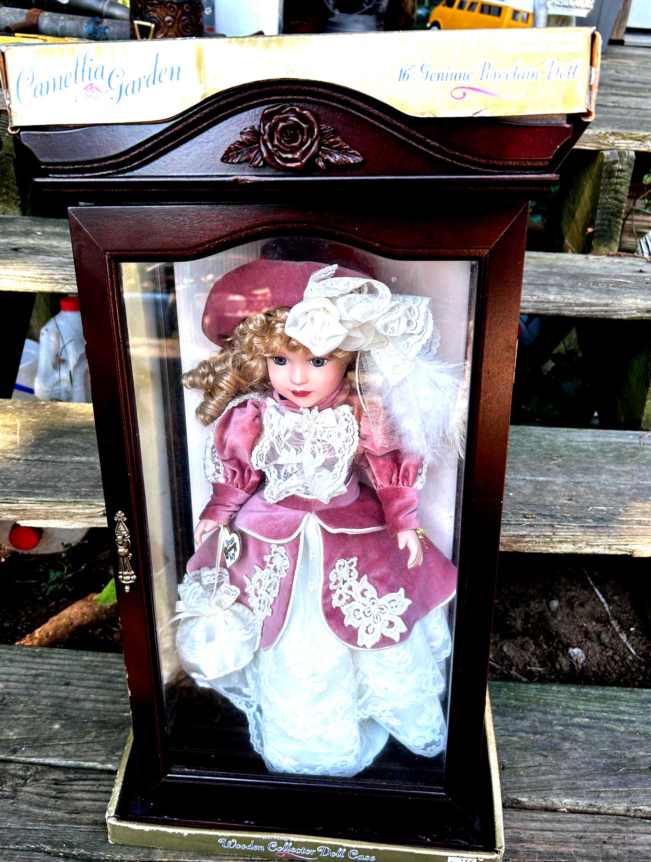Camellia Garden Porcelain Doll - Brass Key Collection With Wood