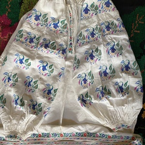Ukrainian vintage dress sorochka vyshyvanka etno hand embroidered cotton cross stitch grapes kalyna ウクライナ刺繍 black red embroidery