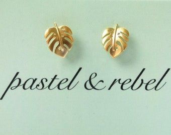 earrings matte gold platted mini Monstera leaves, tiny leaf, green house, urban jungle style, exotic