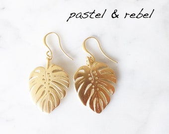 boucles d'oreille feuilles philodendron palmier dorées or mat plantes vertes tropicales jardinier nature végétal cadeau bijoux uniques