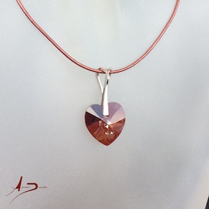 Collar con cuero granate, corazón rojo Swarovski y plata 925