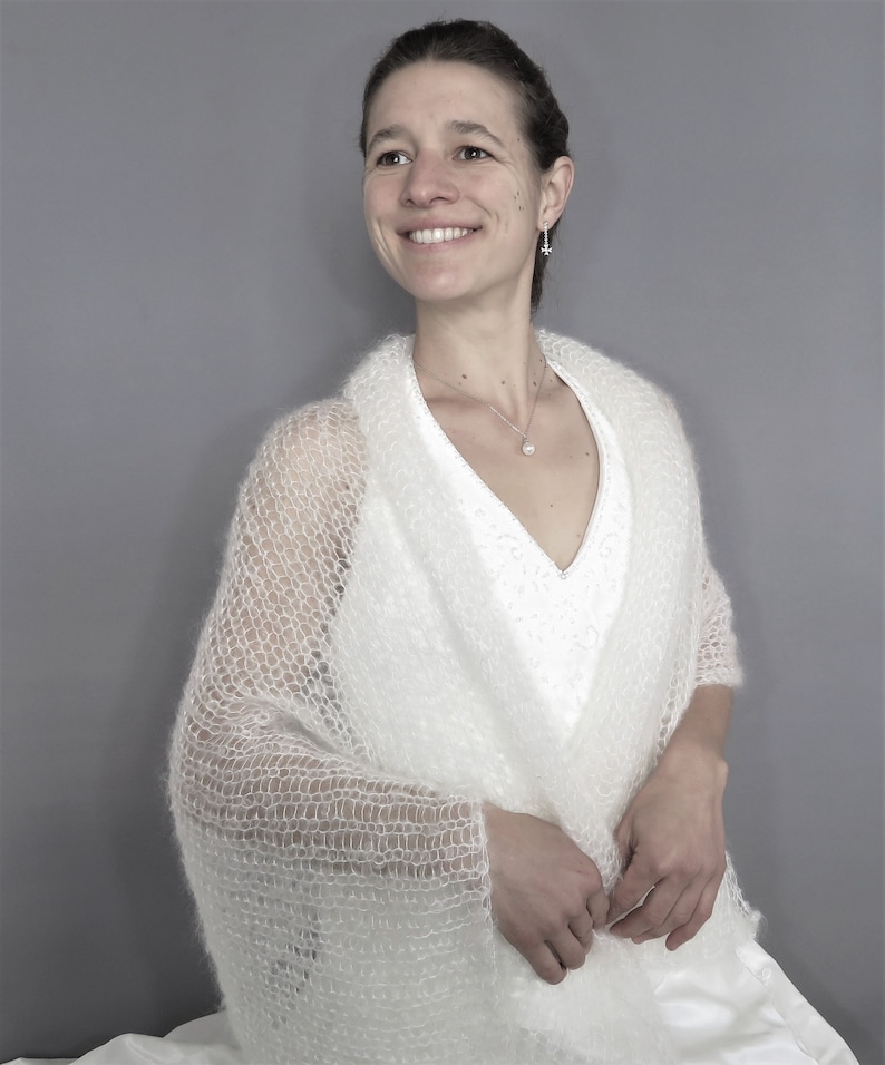 grande étole de mariage laine mohair produite et tricotée en Bourgogne, étole Thera La Fée Mohair image 3