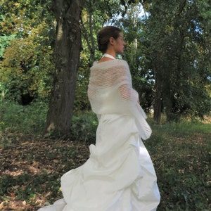 grande étole de mariage laine mohair produite et tricotée en Bourgogne, étole Thera La Fée Mohair image 6