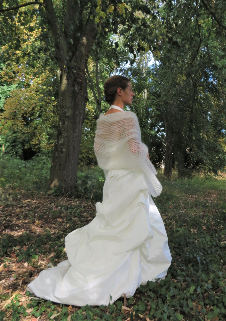 grande étole de mariage laine mohair produite et tricotée en Bourgogne, étole Thera La Fée Mohair image 6